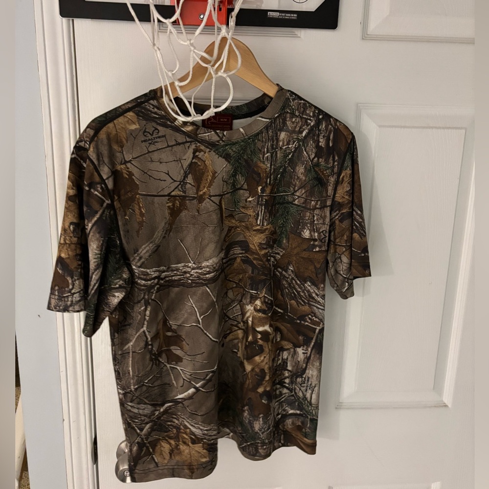 Real tree graphic tee